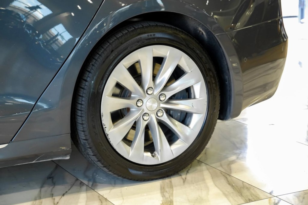 2018 Tesla Model S Image 61