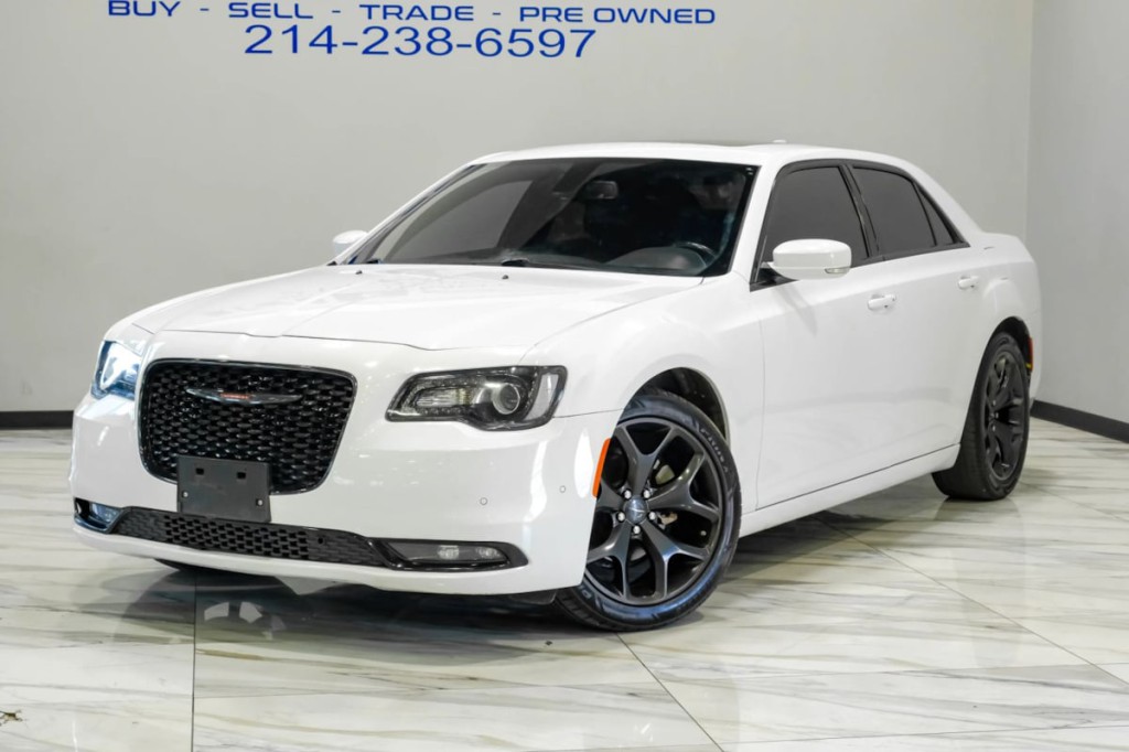 2022 Chrysler 300 Image 2