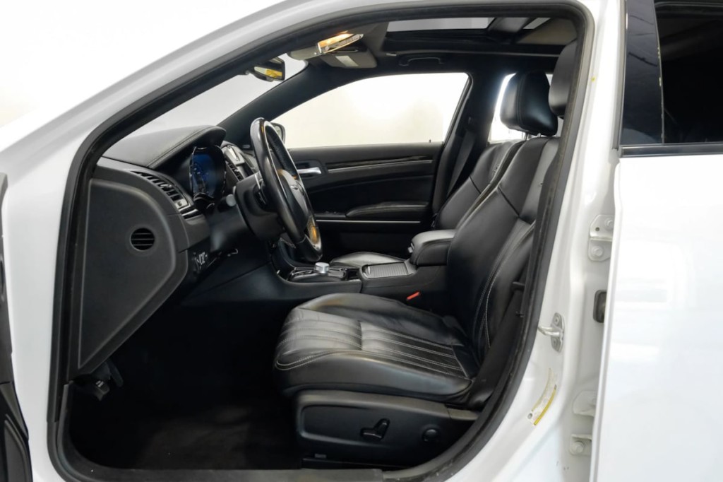 2022 Chrysler 300 Image 5