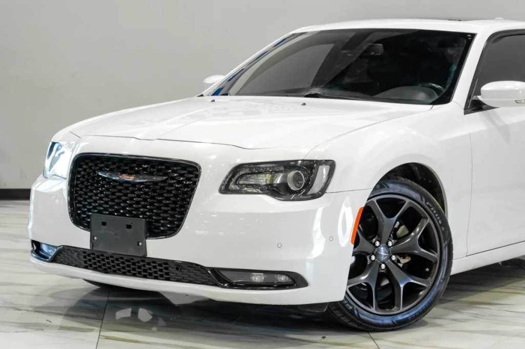 2022 Chrysler 300 Image 7