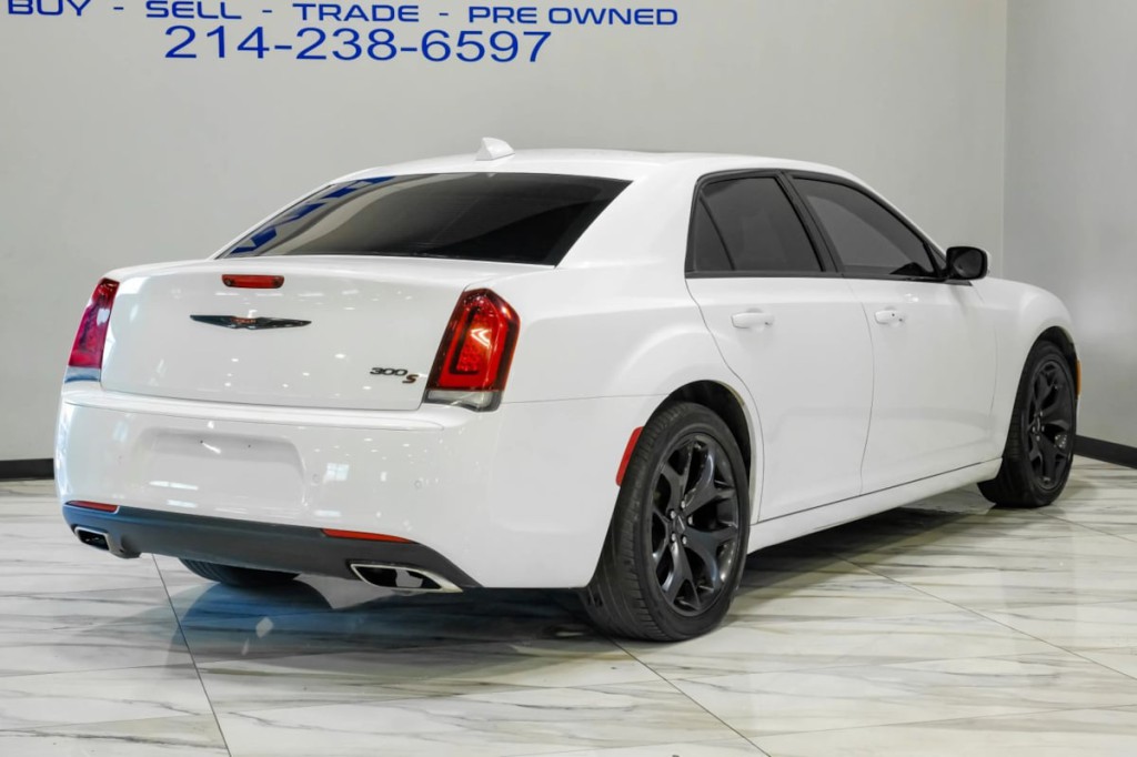 2022 Chrysler 300 Image 12