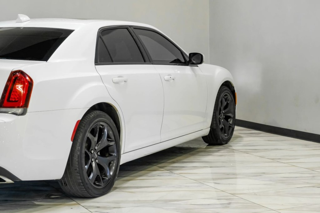 2022 Chrysler 300 Image 14