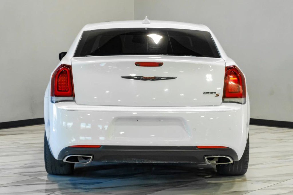 2022 Chrysler 300 Image 15