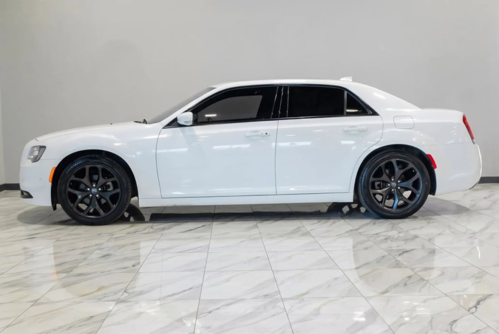 2022 Chrysler 300 Image 17