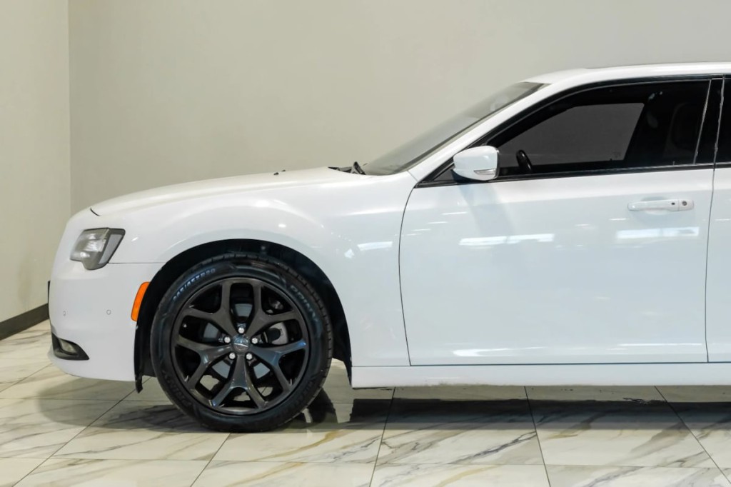 2022 Chrysler 300 Image 18