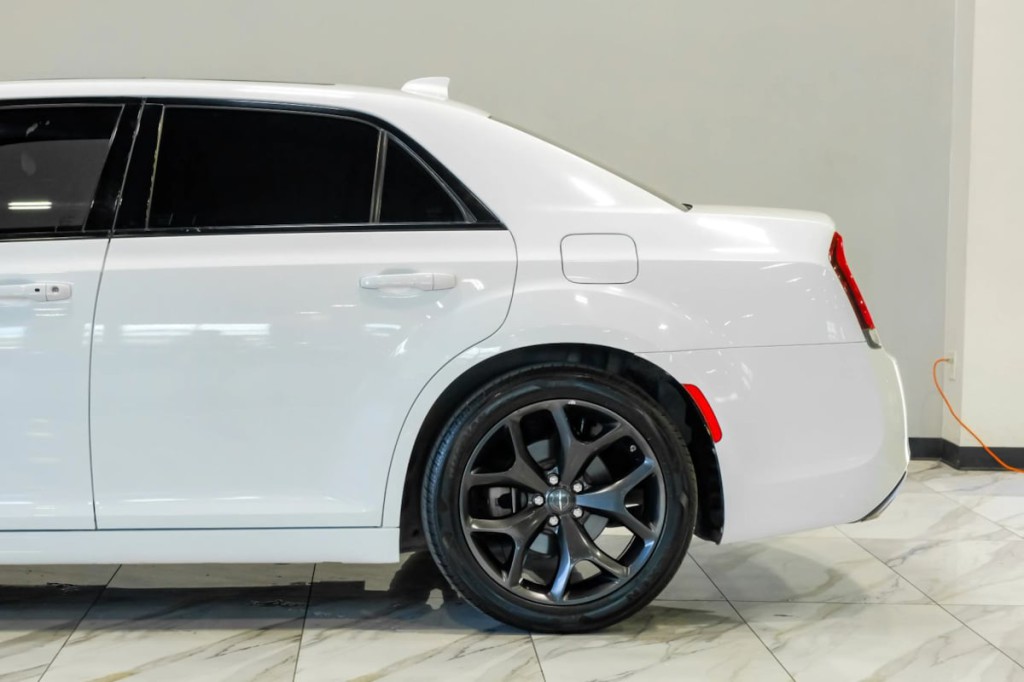 2022 Chrysler 300 Image 19