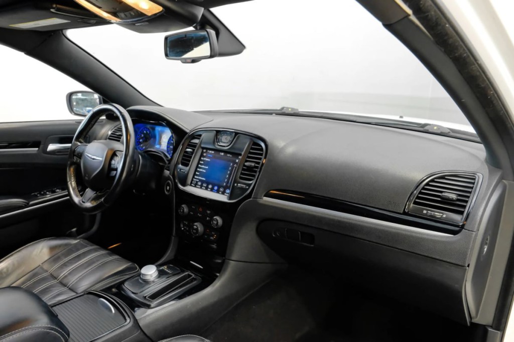 2022 Chrysler 300 Image 20