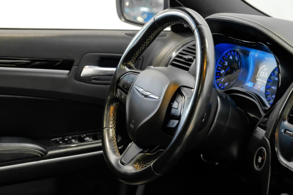 2022 Chrysler 300 Image 21