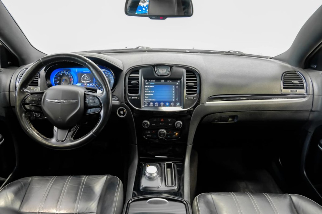 2022 Chrysler 300 Image 22