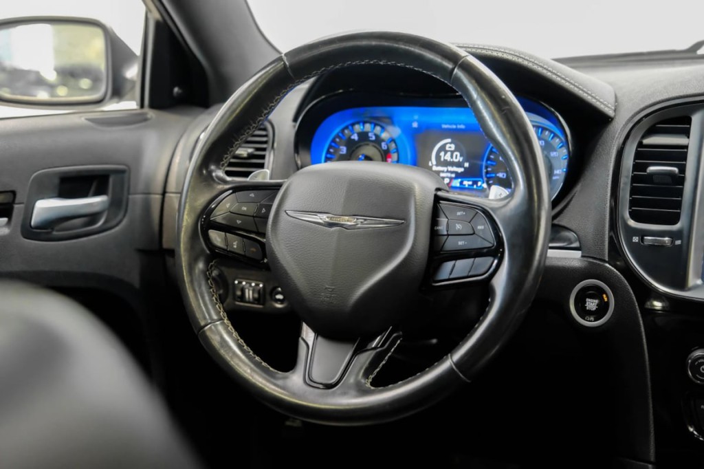 2022 Chrysler 300 Image 24