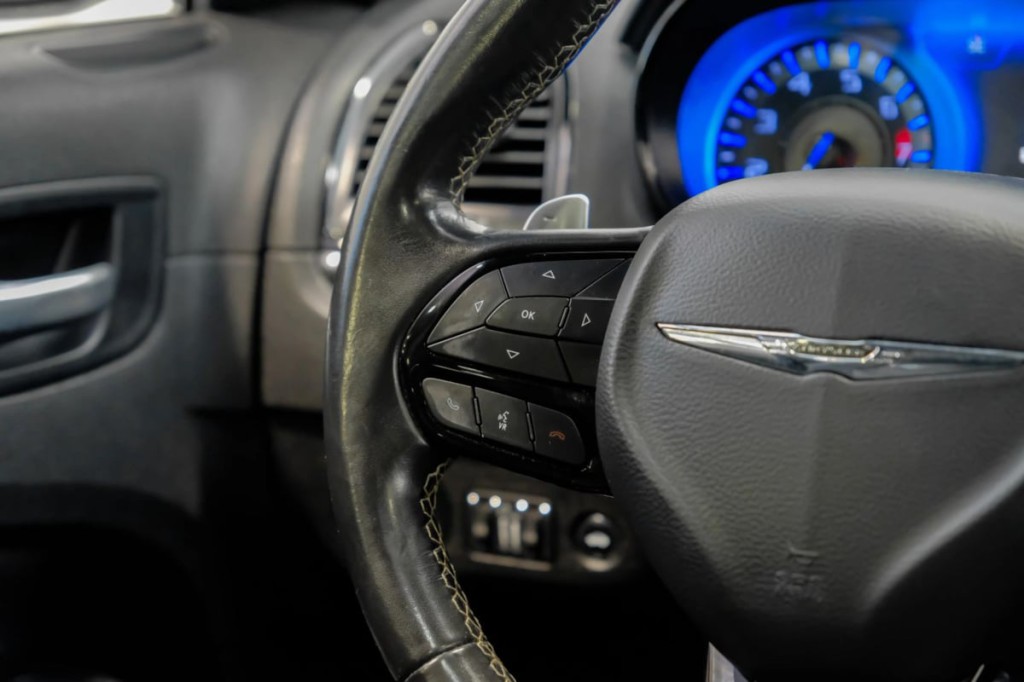 2022 Chrysler 300 Image 25