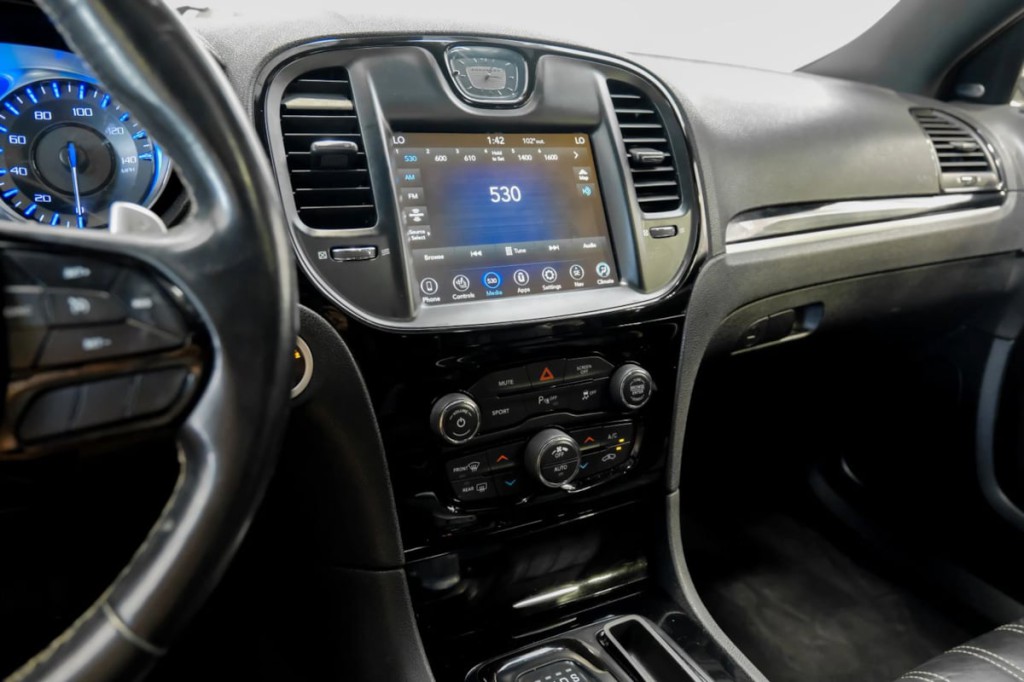 2022 Chrysler 300 Image 31