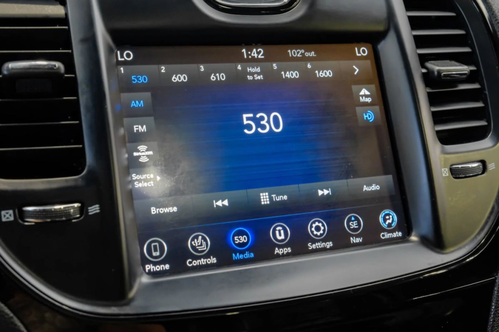2022 Chrysler 300 Image 35