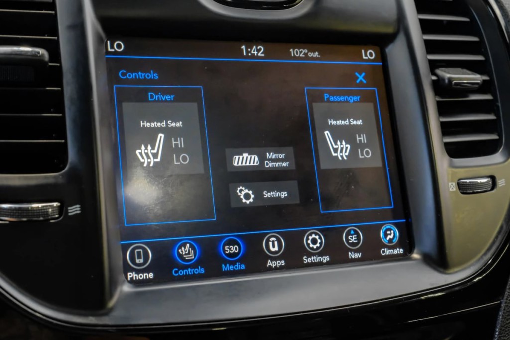 2022 Chrysler 300 Image 36