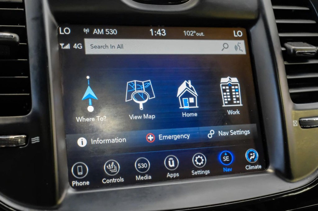 2022 Chrysler 300 Image 38