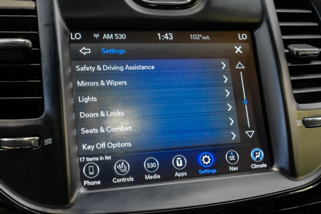 2022 Chrysler 300 Image 40