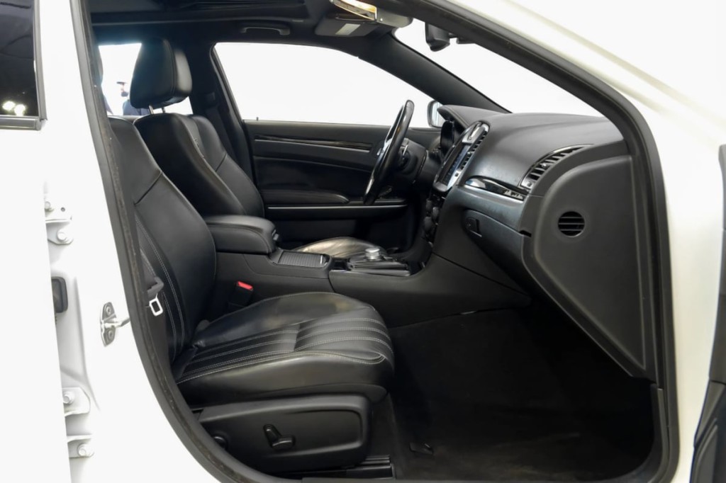 2022 Chrysler 300 Image 46