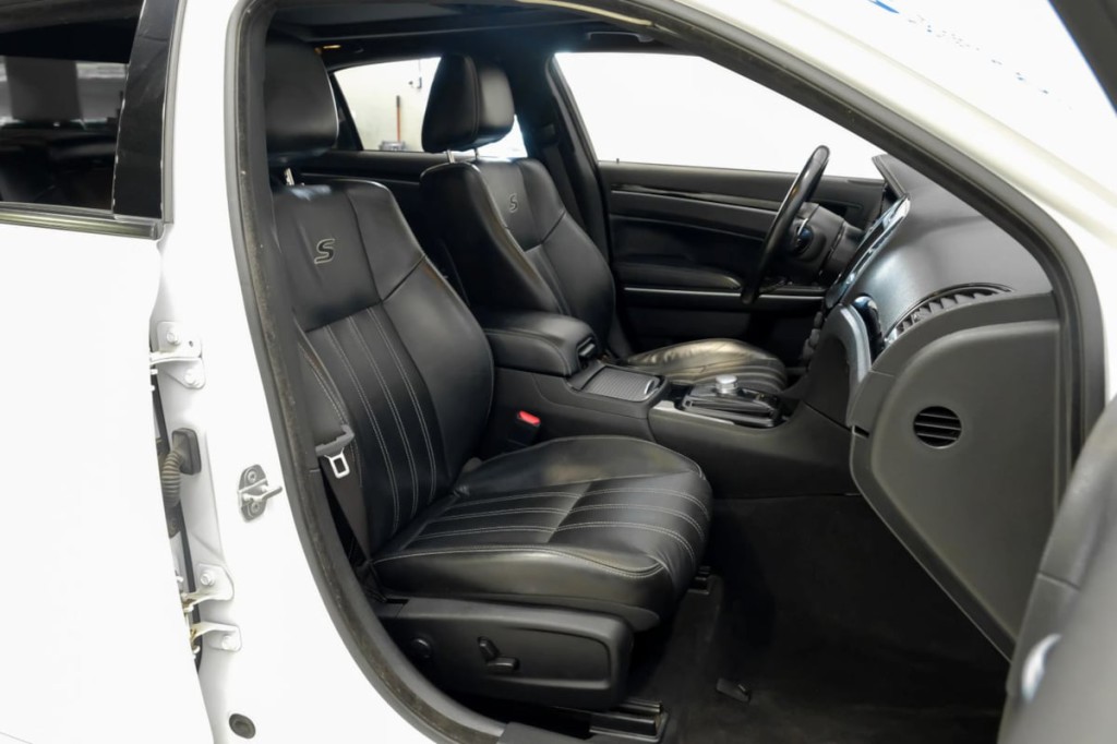 2022 Chrysler 300 Image 47