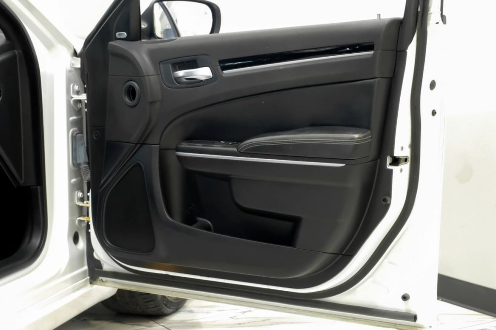 2022 Chrysler 300 Image 57