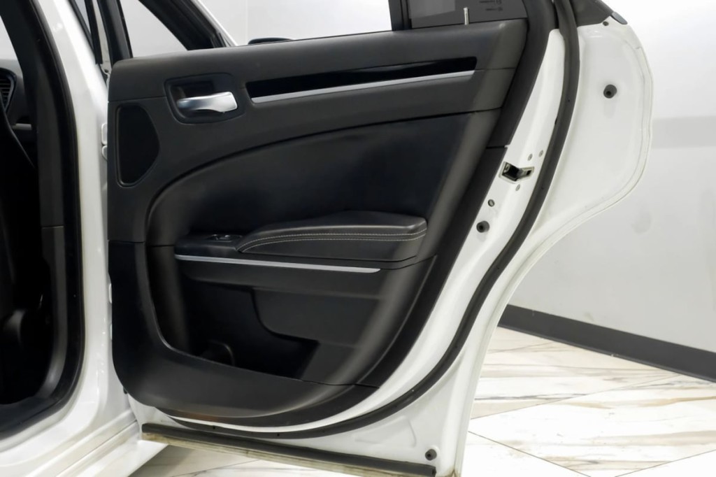 2022 Chrysler 300 Image 59