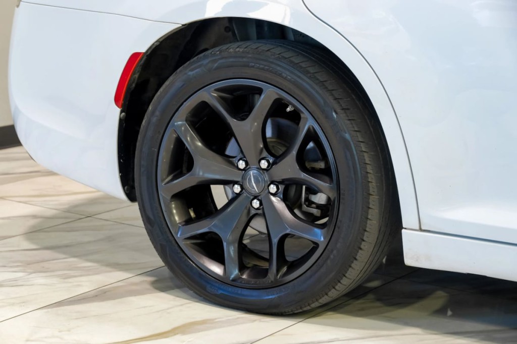 2022 Chrysler 300 Image 65