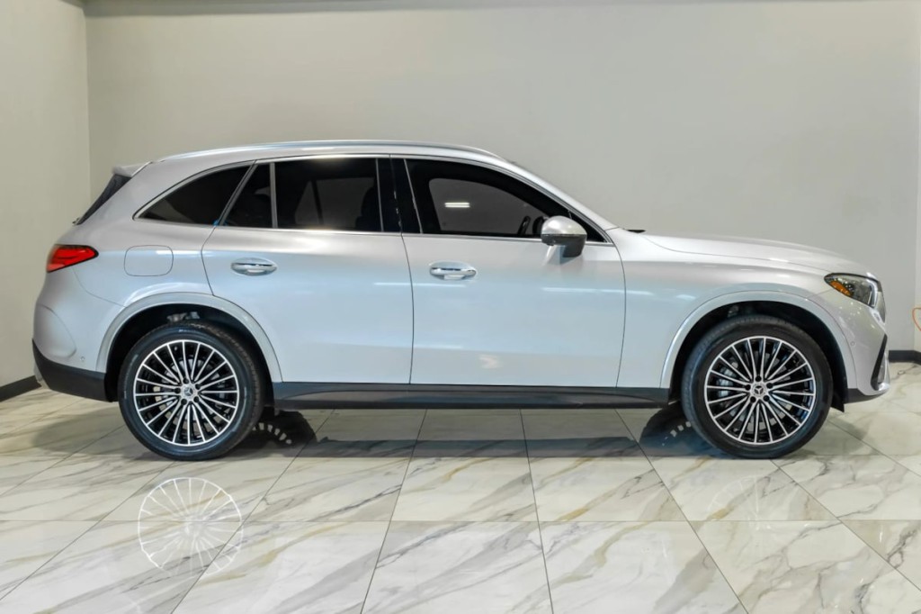 2023 Mercedes-Benz GLC-Class Image 11