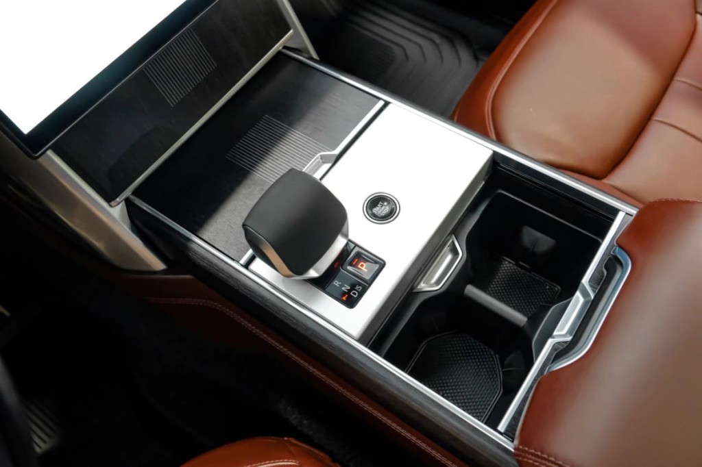 2025 Land Rover Range Rover Image 33