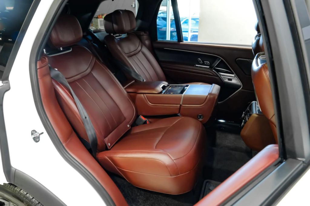 2025 Land Rover Range Rover Image 40