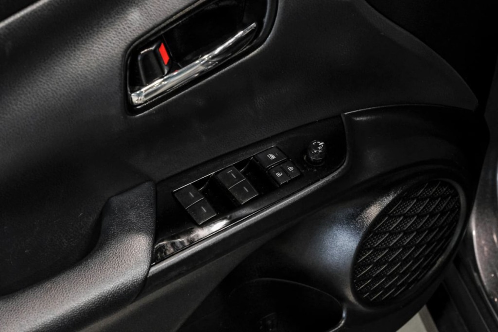 2020 Toyota Prius Image 38