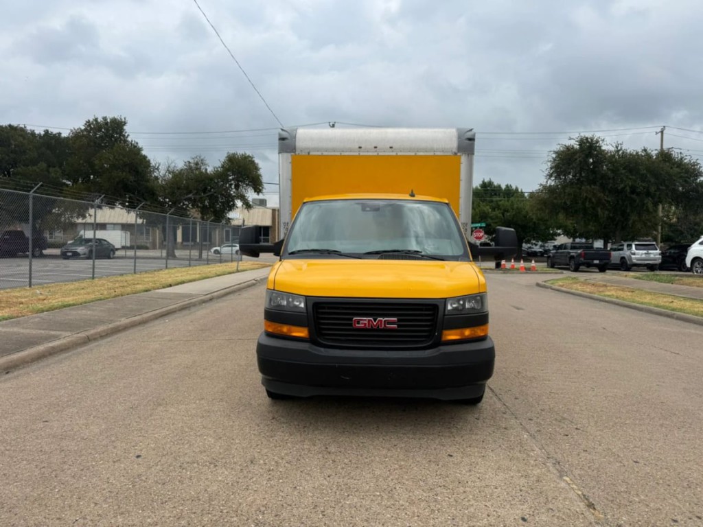 2021 GMC Savana Image 3