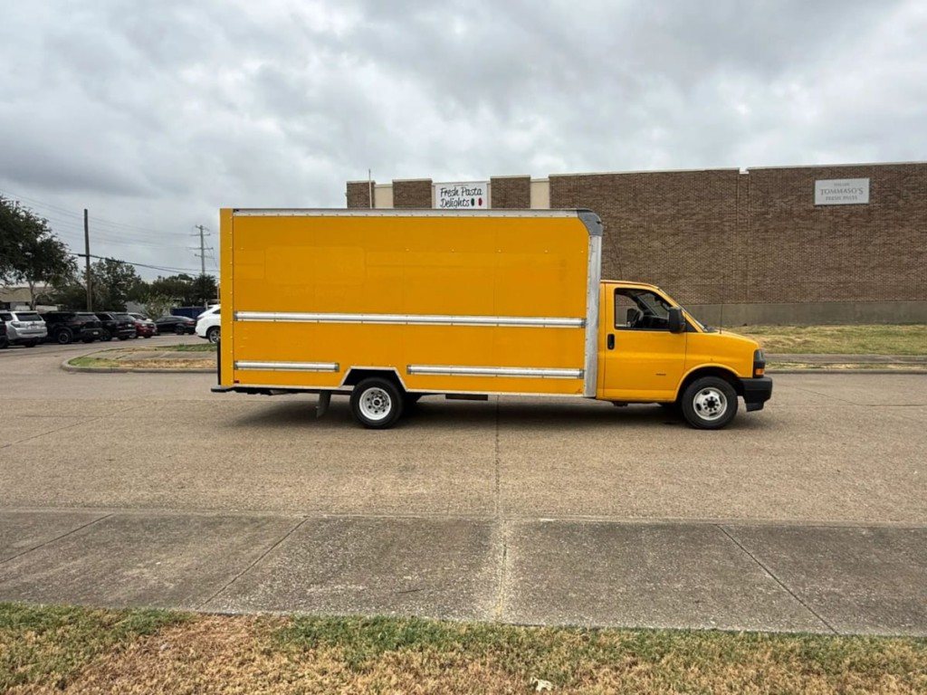 2021 GMC Savana Image 5