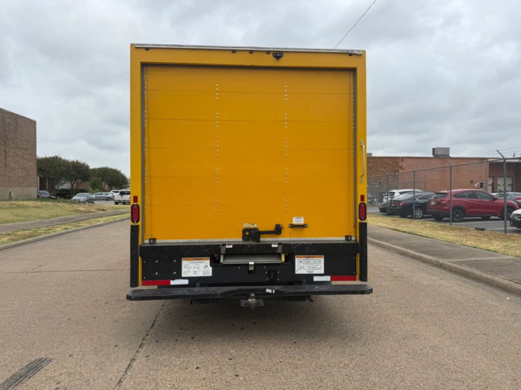2021 GMC Savana Image 7