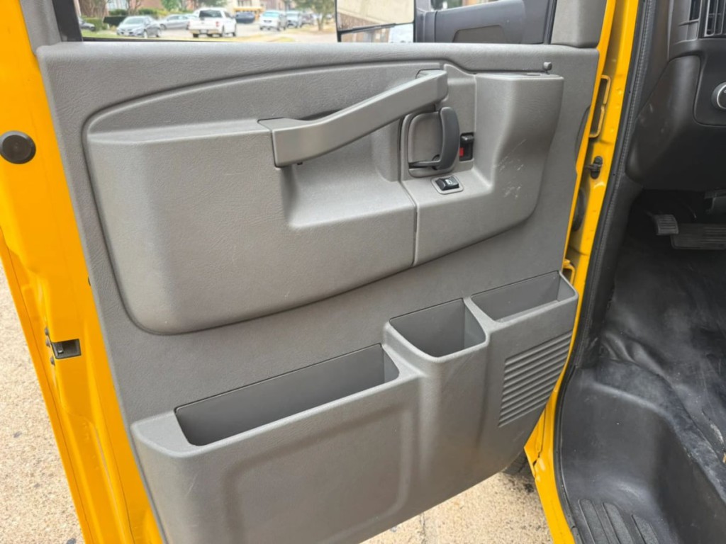 2021 GMC Savana Image 11
