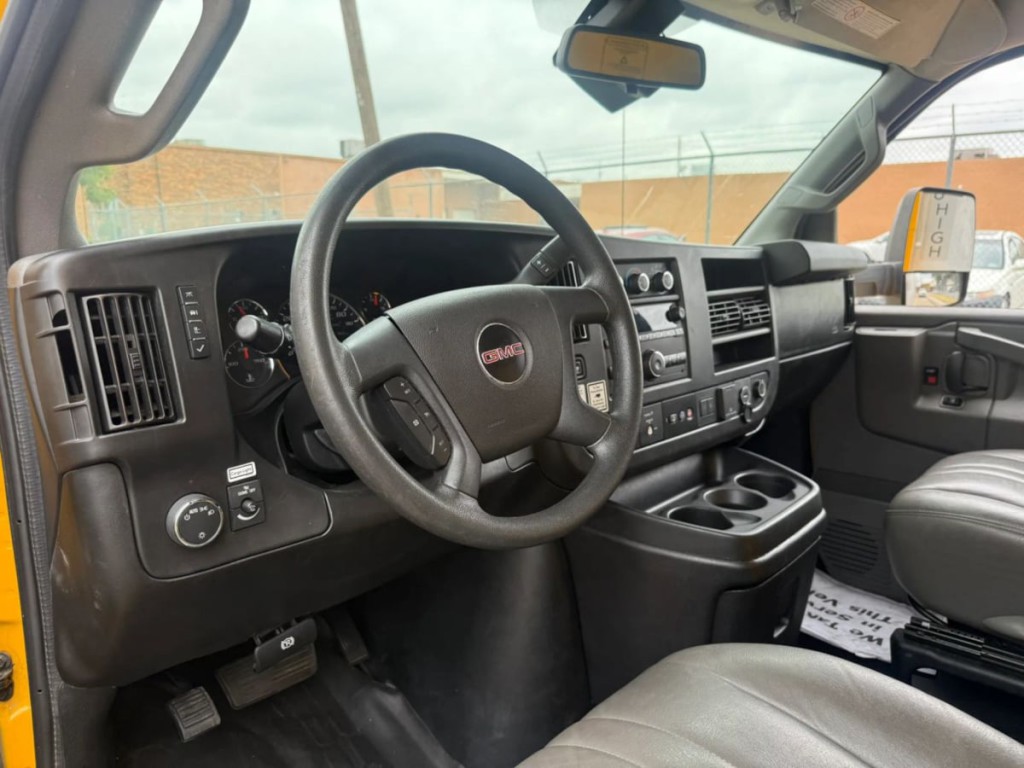 2021 GMC Savana Image 12