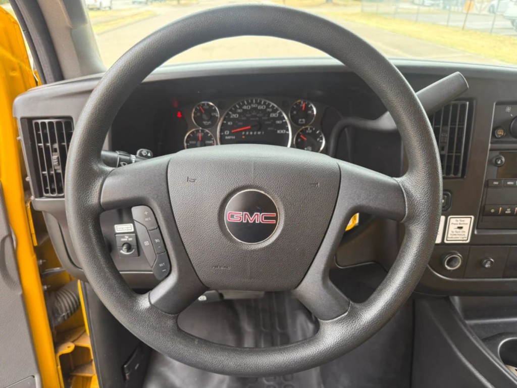 2021 GMC Savana Image 13