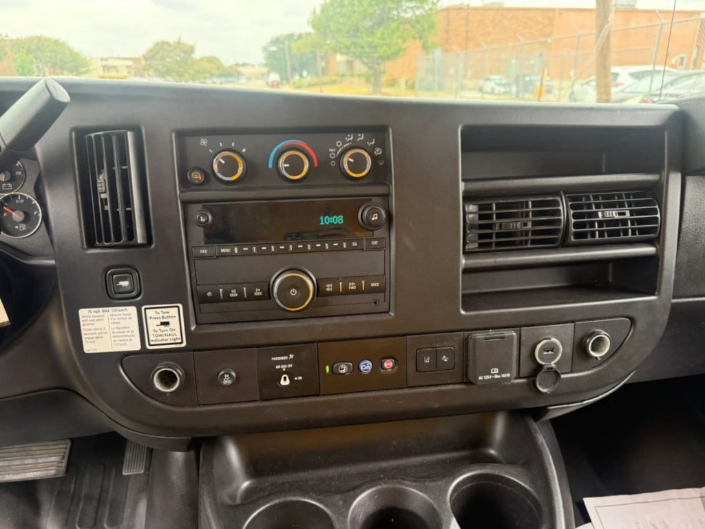 2021 GMC Savana Image 15