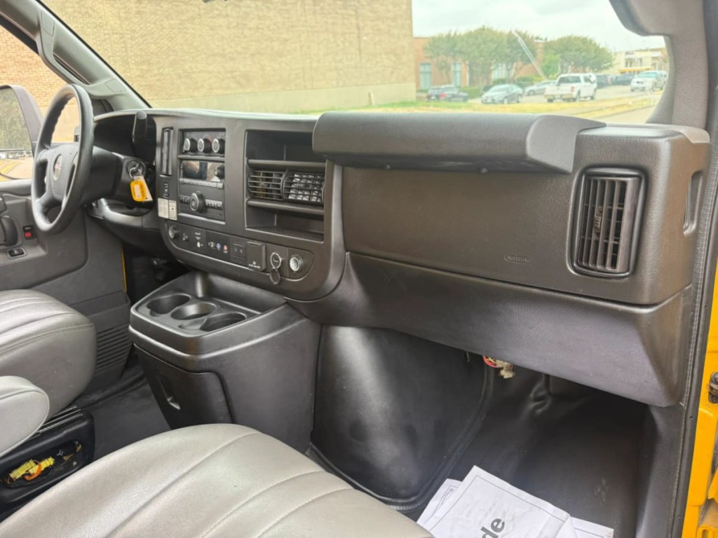 2021 GMC Savana Image 16