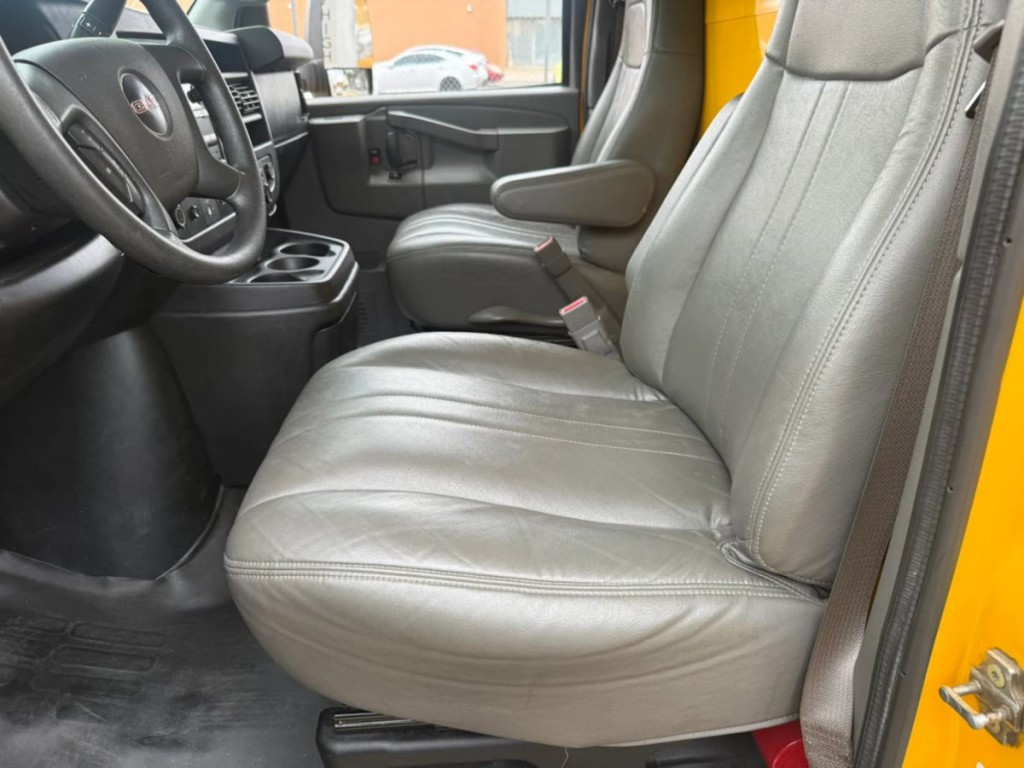 2021 GMC Savana Image 18