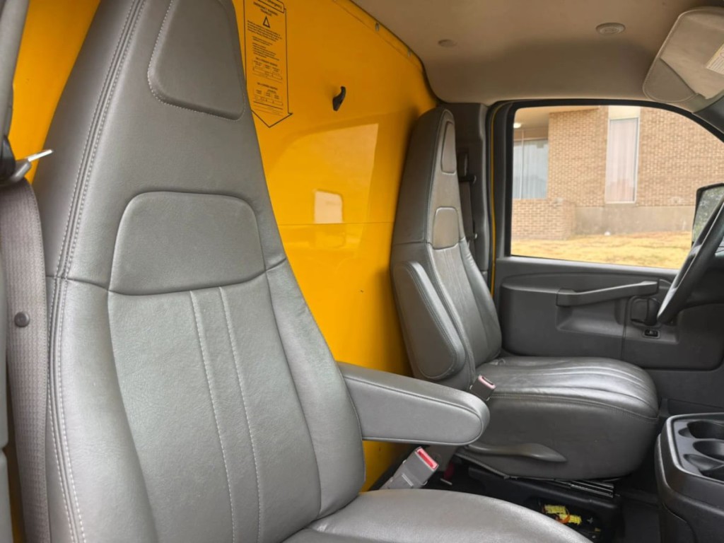 2021 GMC Savana Image 19