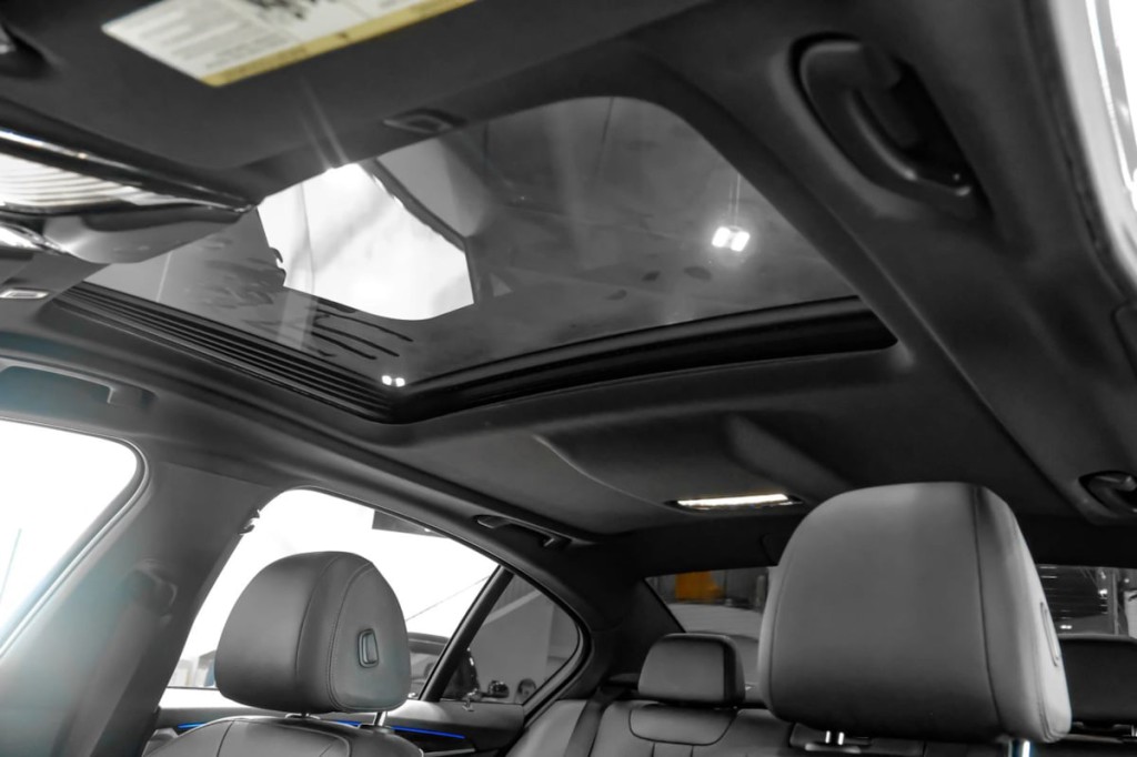 2021 BMW 5 Series Image 5