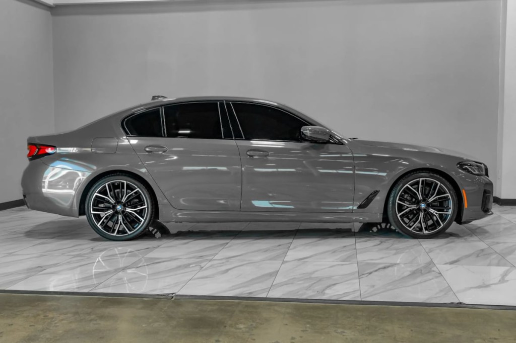 2021 BMW 5 Series Image 11