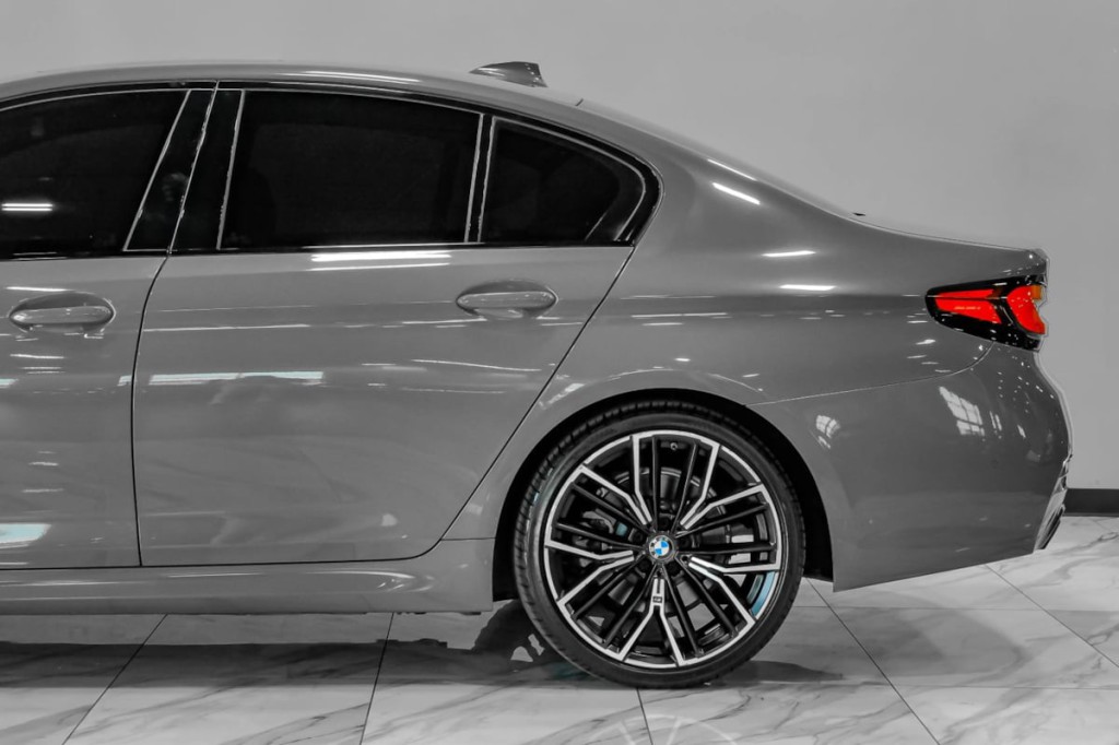 2021 BMW 5 Series Image 19
