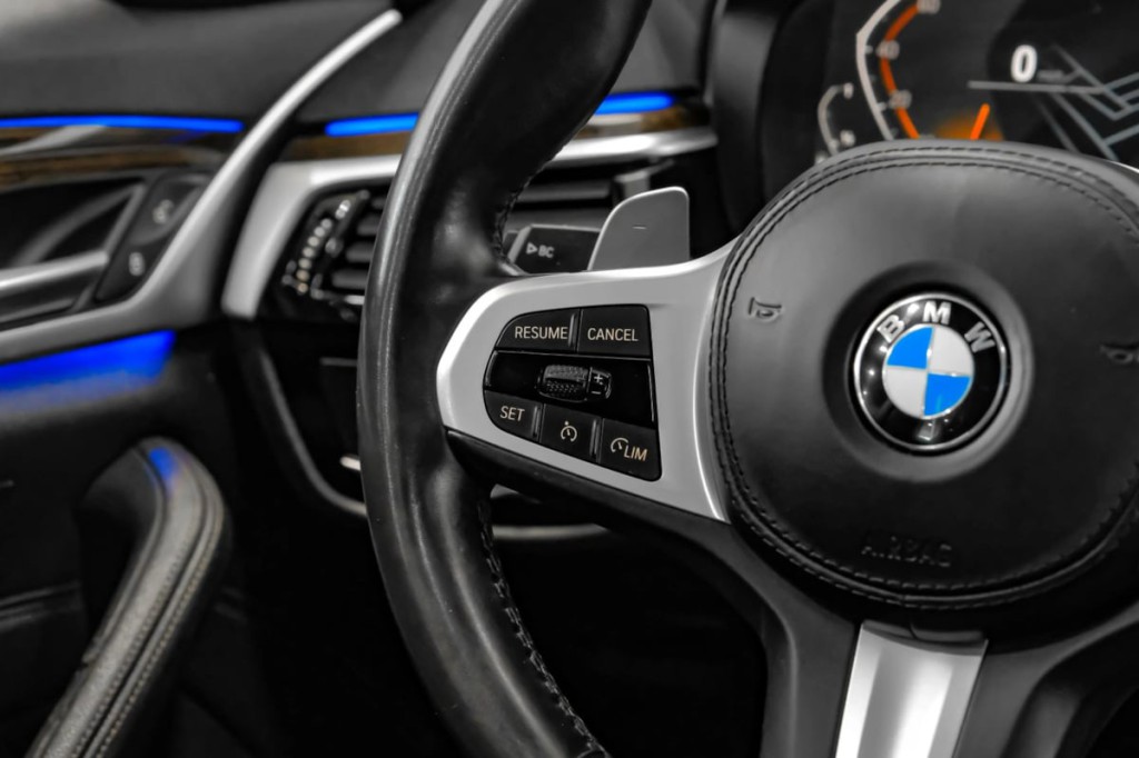 2021 BMW 5 Series Image 25