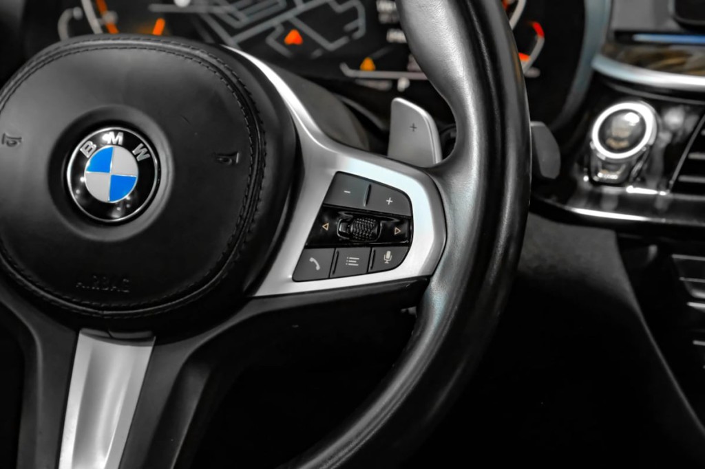 2021 BMW 5 Series Image 26