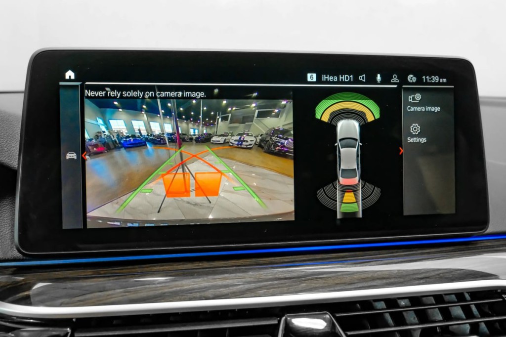 2021 BMW 5 Series Image 32