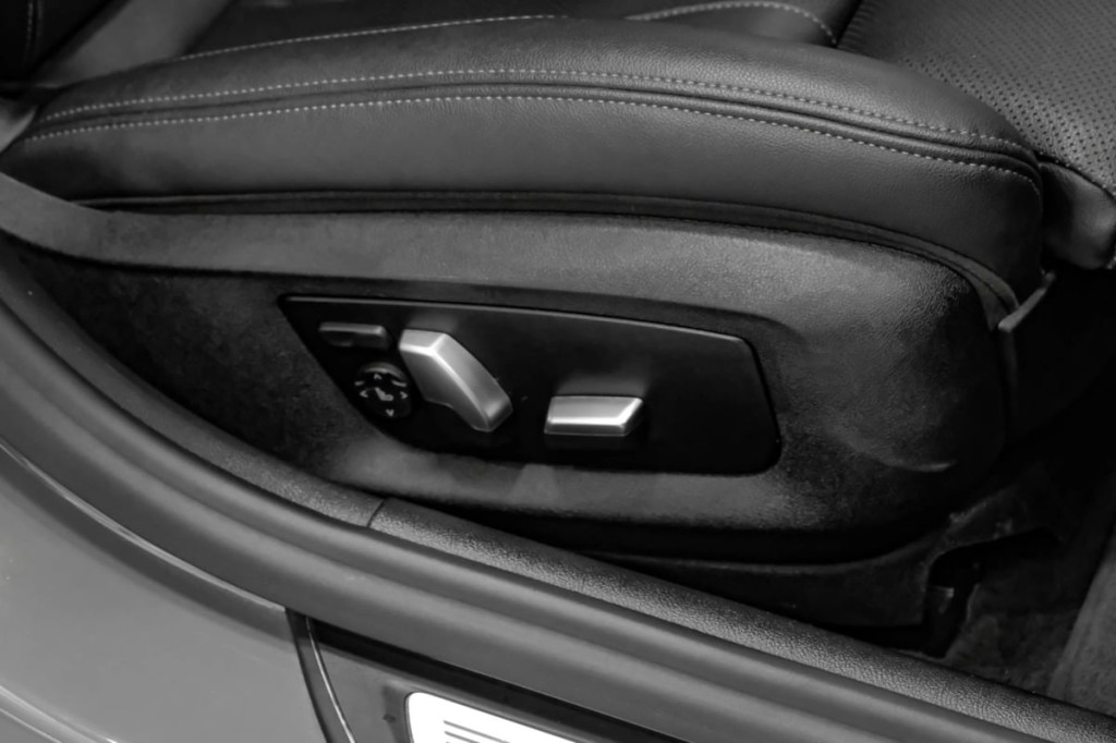 2021 BMW 5 Series Image 44