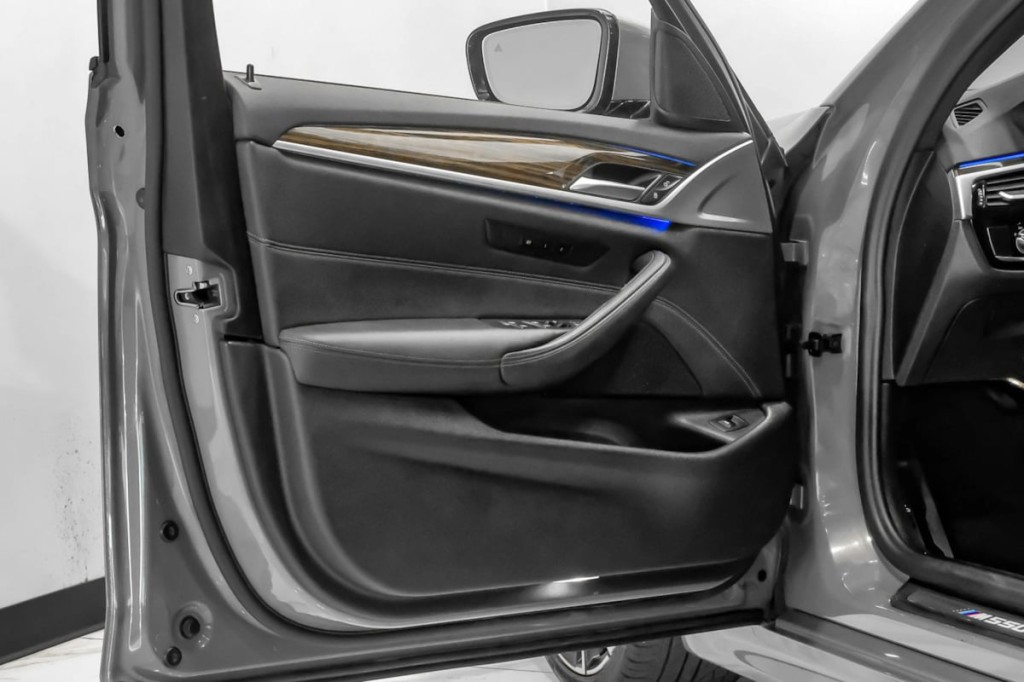 2021 BMW 5 Series Image 54