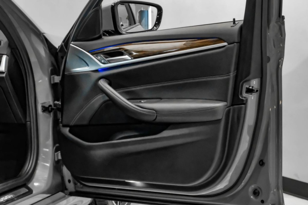 2021 BMW 5 Series Image 59