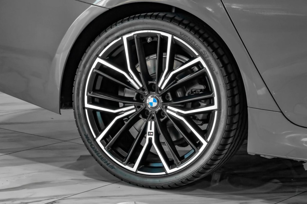 2021 BMW 5 Series Image 69