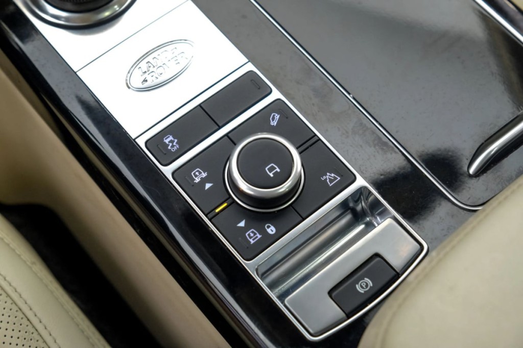 2020 Land Rover Range Rover Image 35